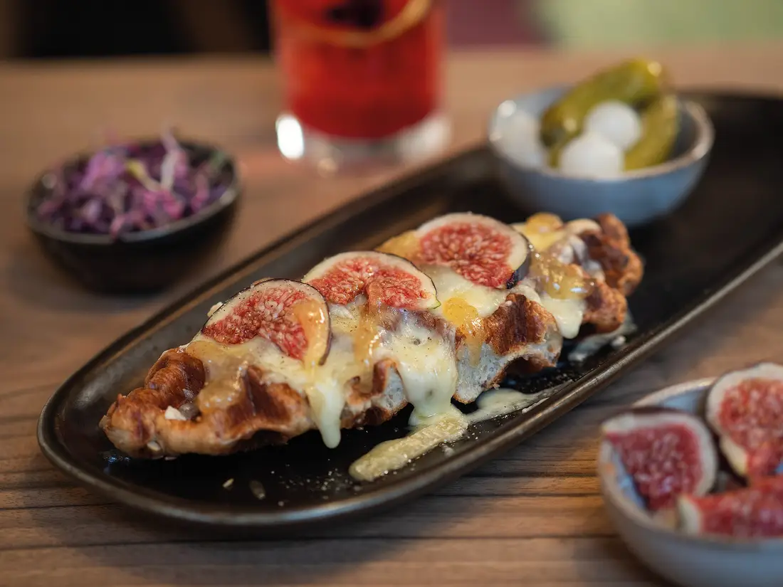 Gletscherraclette als Croffle-Variante im Pförtnerhaus Basel